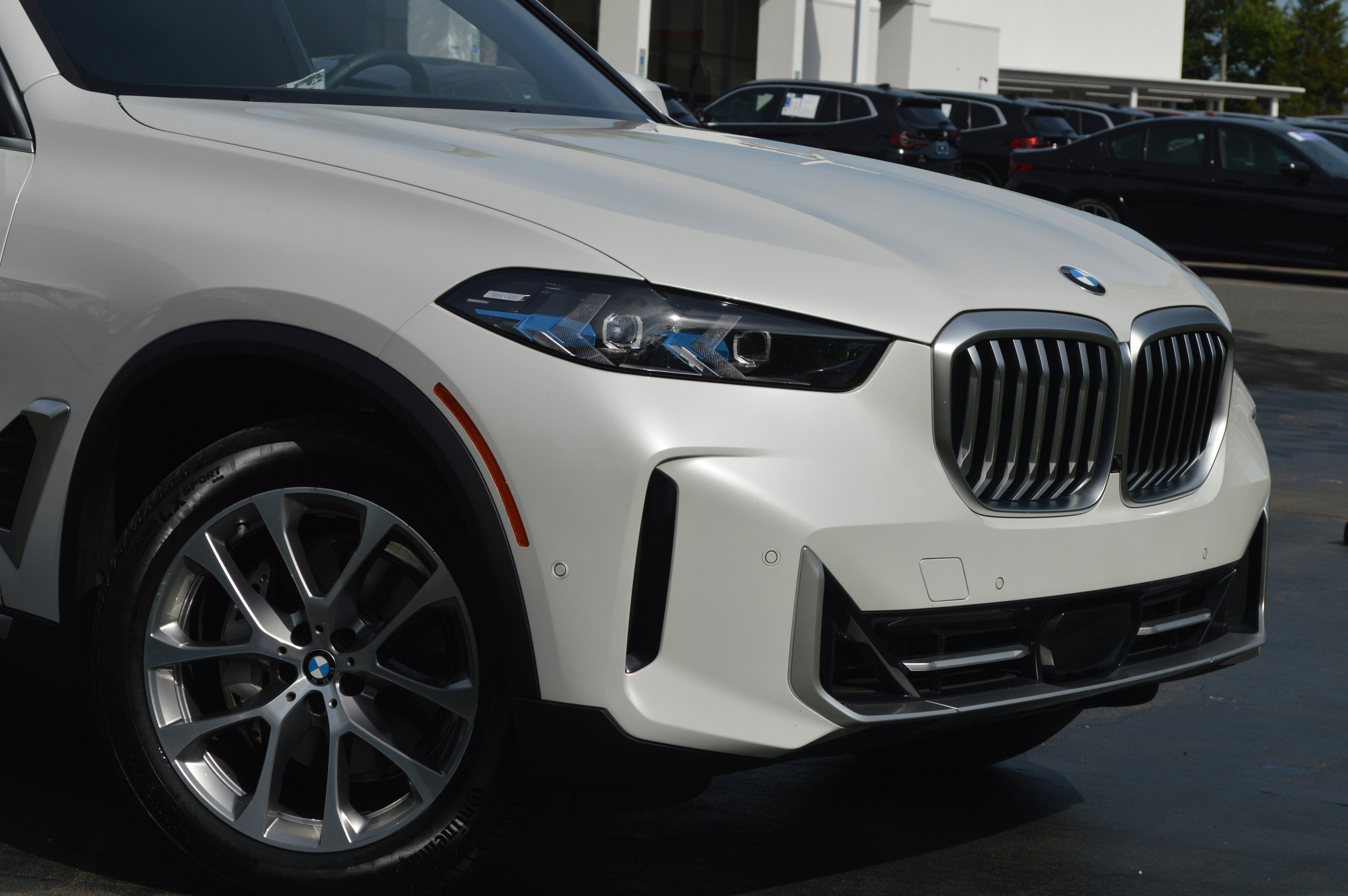 Certified 2025 BMW X5 xDrive40i AWD/4WD image 2