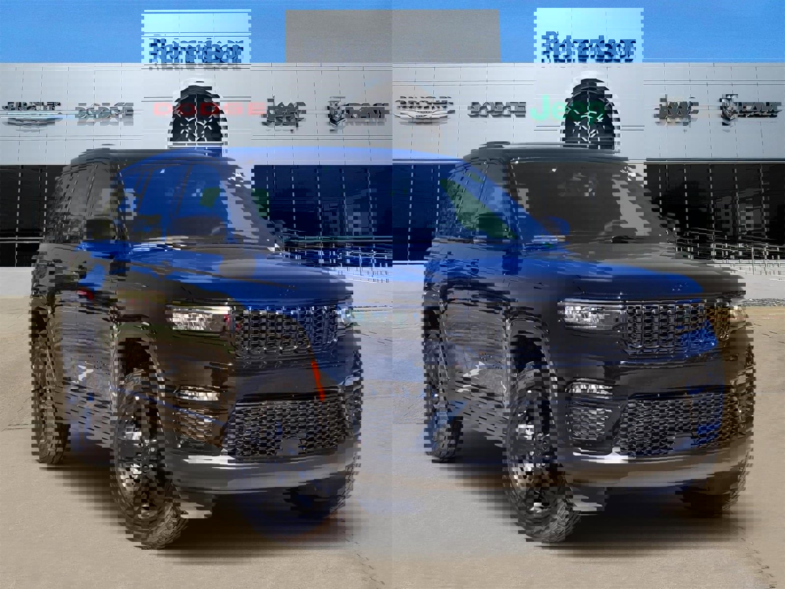 New 2025 Jeep Grand Cherokee Limited w/ Black Appearance Package