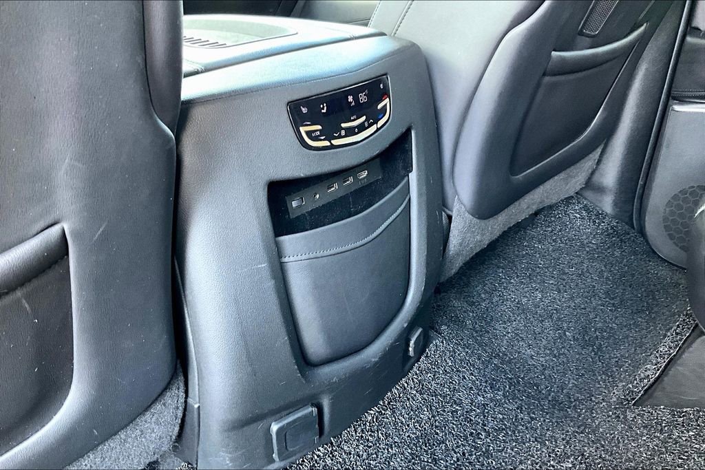 Used 2019 Cadillac Escalade ESV Luxury image 34