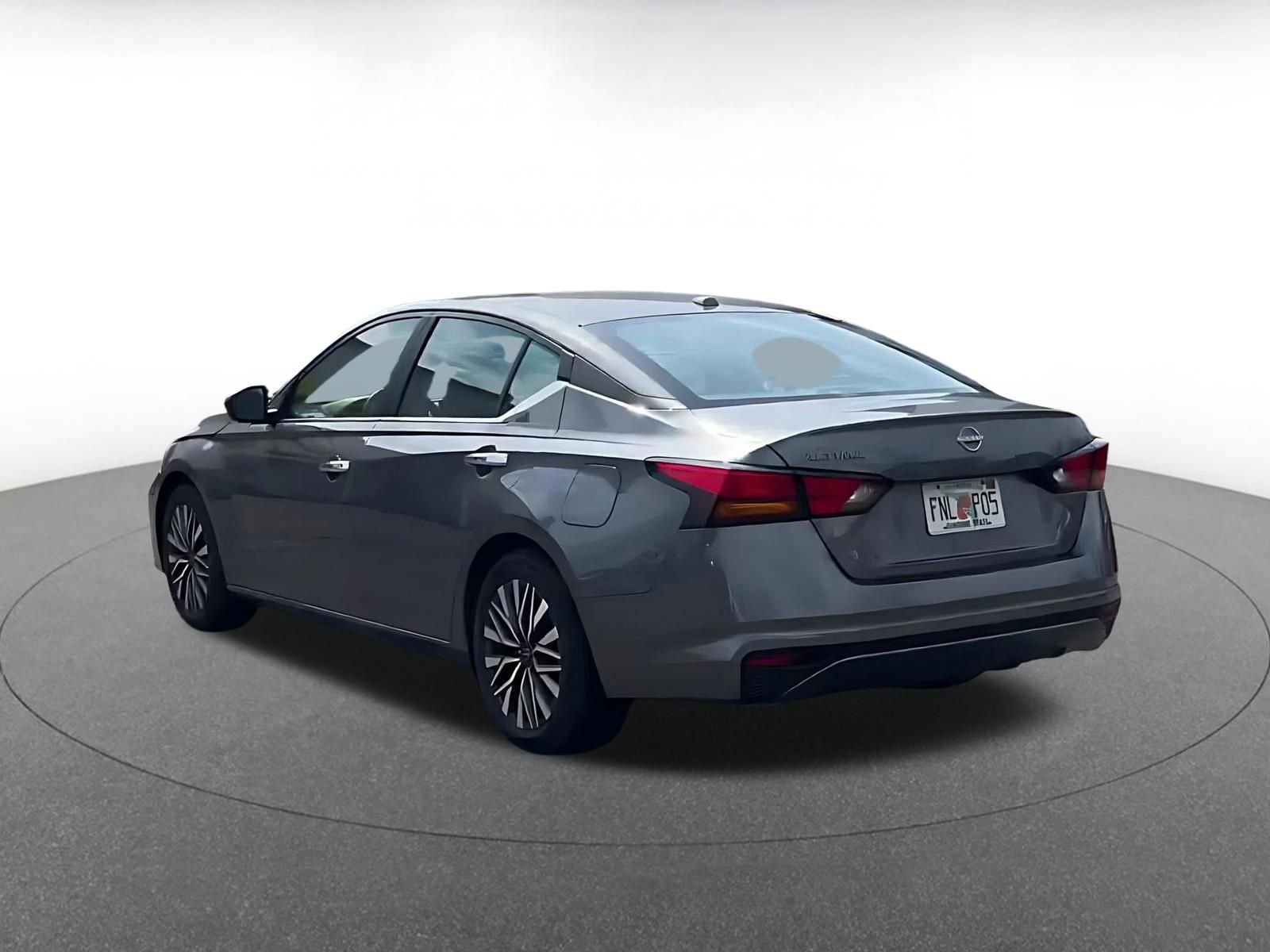 Used 2025 Nissan Altima 2.5 SV FWD image 10