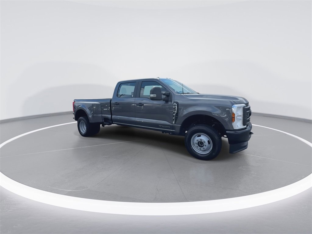 New 2026 Ford F350 XL image 2