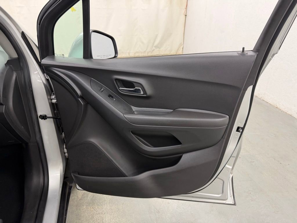 Used 2020 Chevrolet Trax LS w/ Tint and Cruise Package FWD image 9