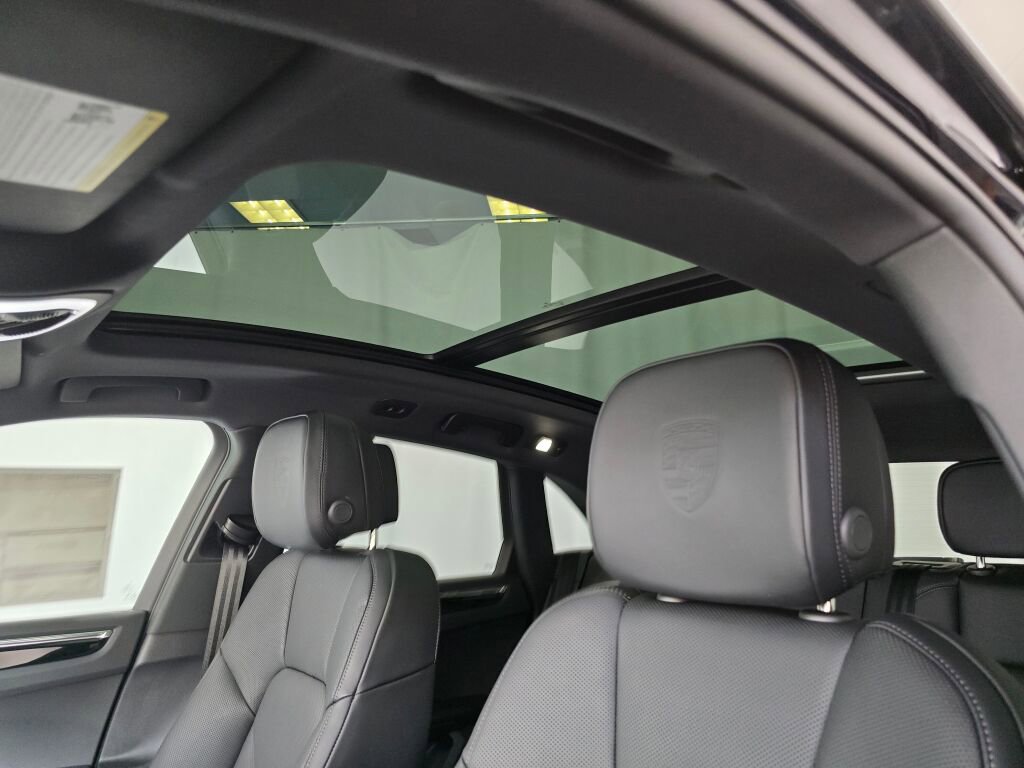 New 2026 Porsche Macan image 32