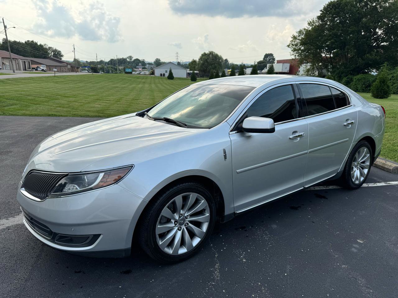 Used 2014 Lincoln MKS FWD image 3