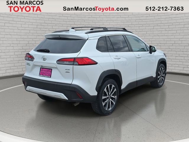 Used 2022 Toyota Corolla Cross XLE image 5