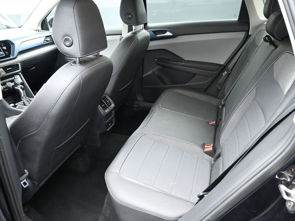 Used 2024 Volkswagen Taos SE image 12