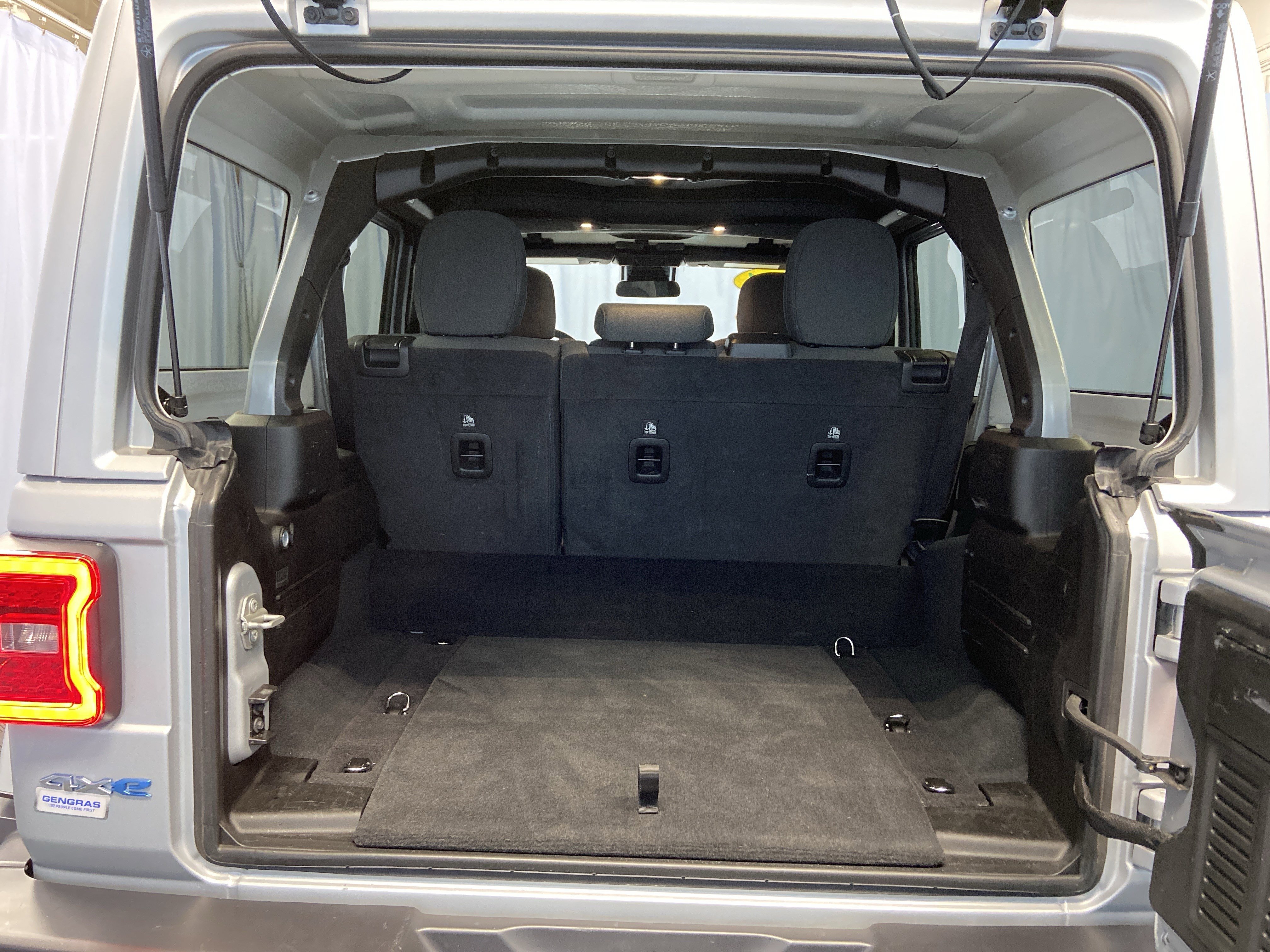 Used 2024 Jeep Wrangler Sahara image 36