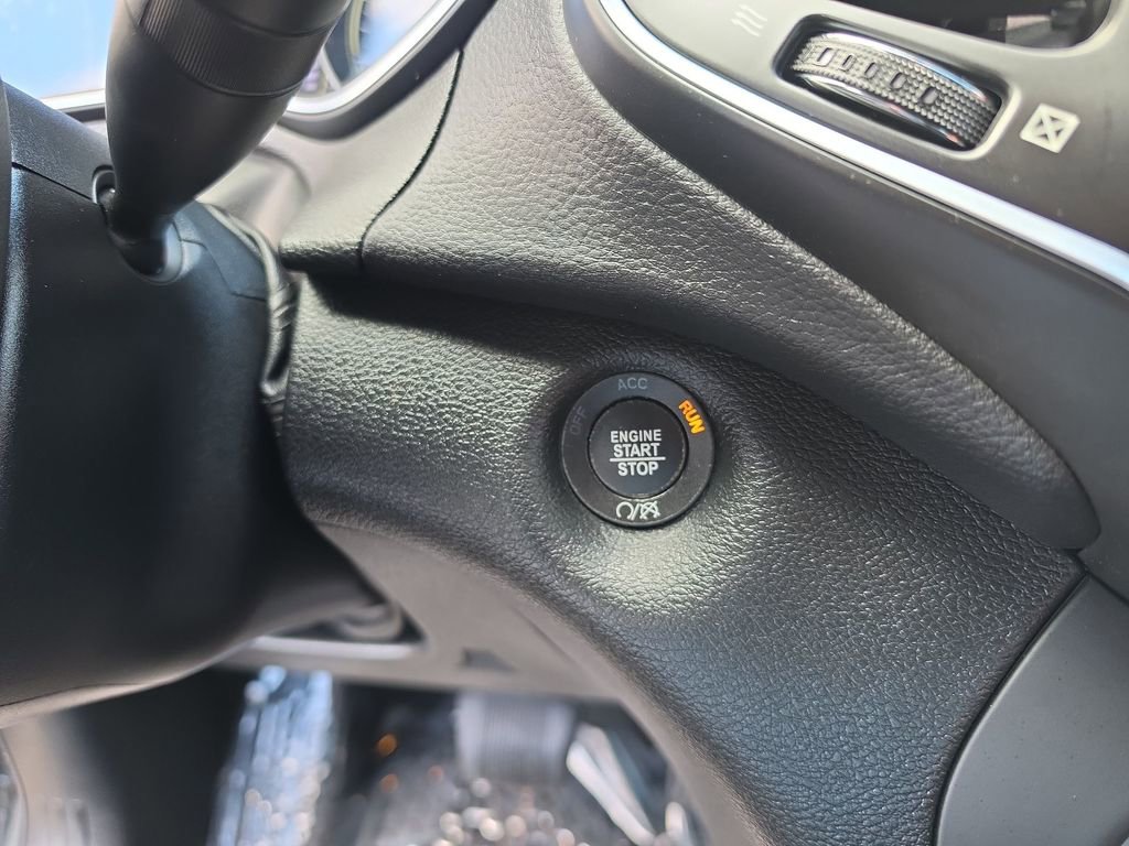 Used 2020 Jeep Cherokee Latitude Plus w/ Cold Weather Group image 18