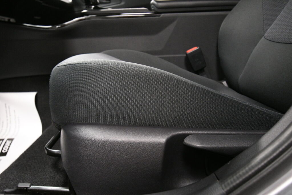 Used 2024 Toyota Prius LE image 10