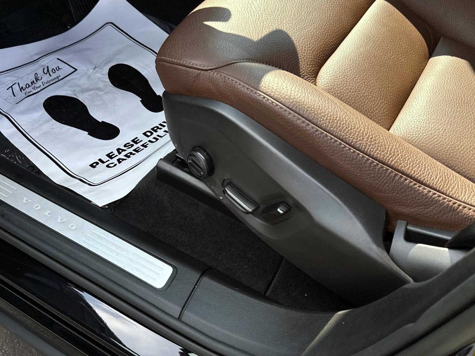 Certified 2023 Volvo XC60 B5 Plus w/ Protection Package Premier image 18
