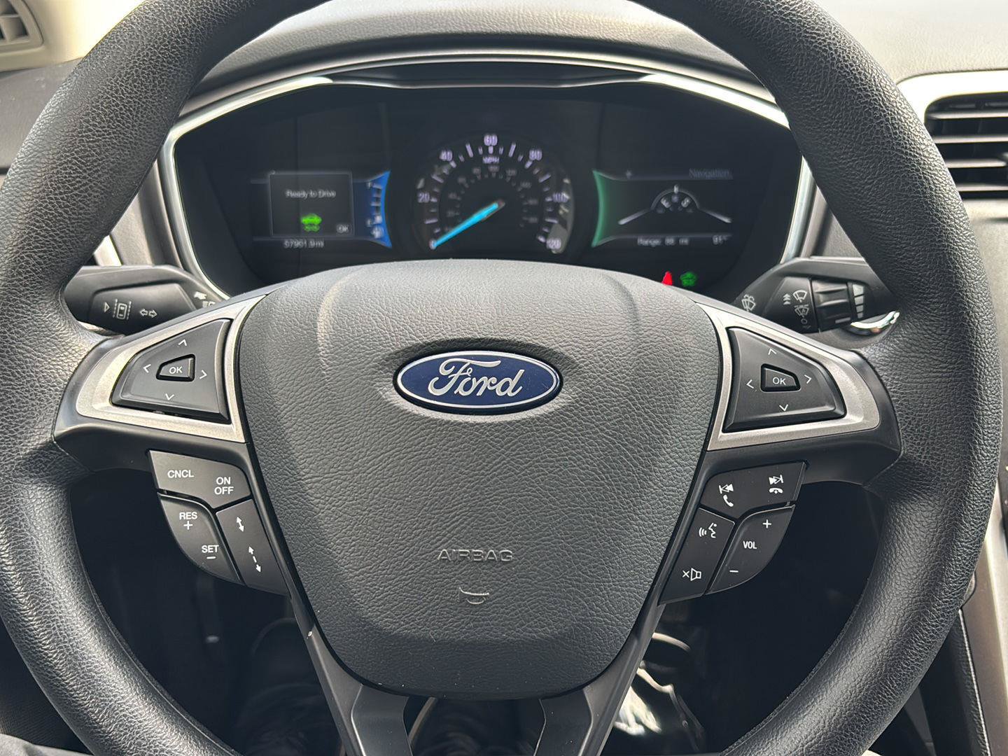 Used 2020 Ford Fusion SE FWD image 18