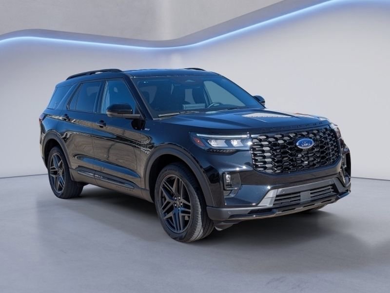 Used 2025 Ford Explorer ST-Line w/ ST-Line Street Pack image 2