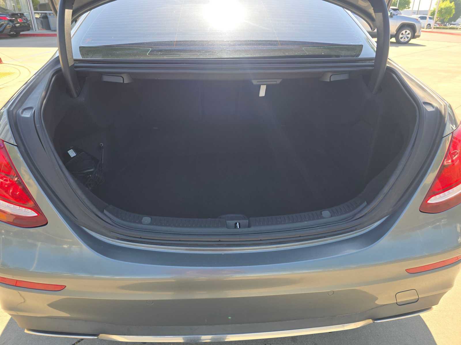Used 2018 Mercedes-Benz E 300 image 14