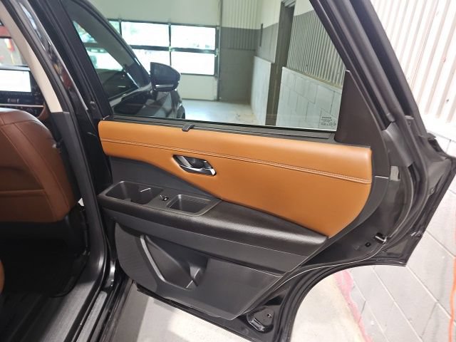 Certified 2022 Nissan Pathfinder Platinum w/ Cargo Package AWD/4WD image 17