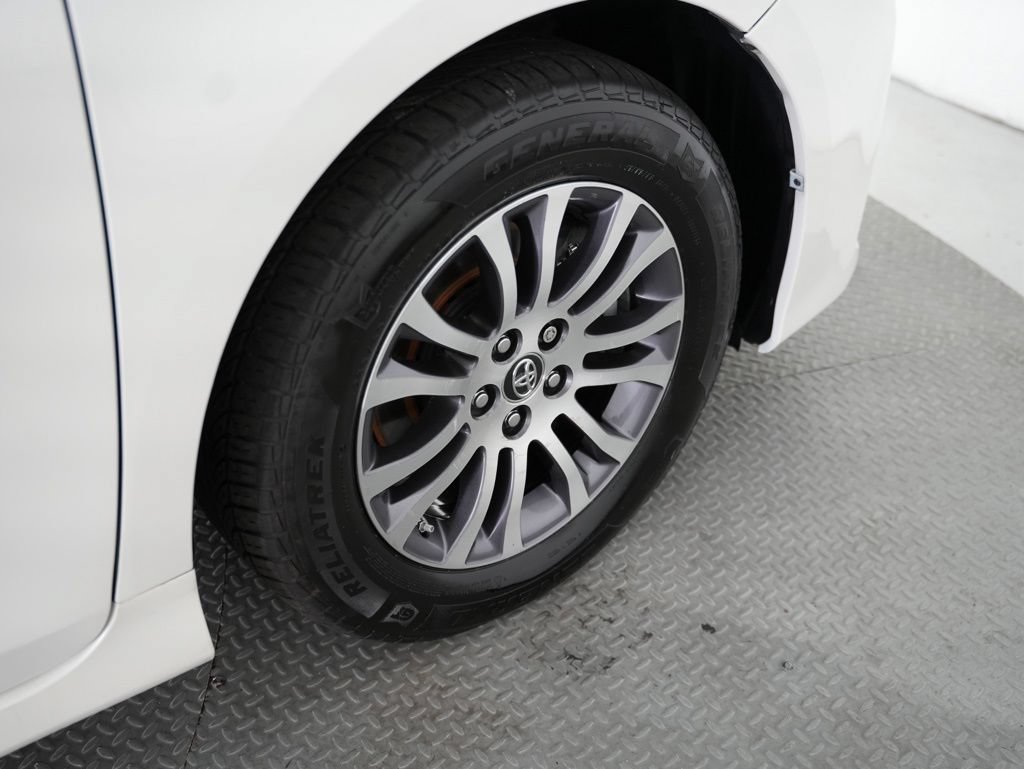 Used 2020 Toyota Sienna XLE w/ XLE Navigation Package FWD image 54