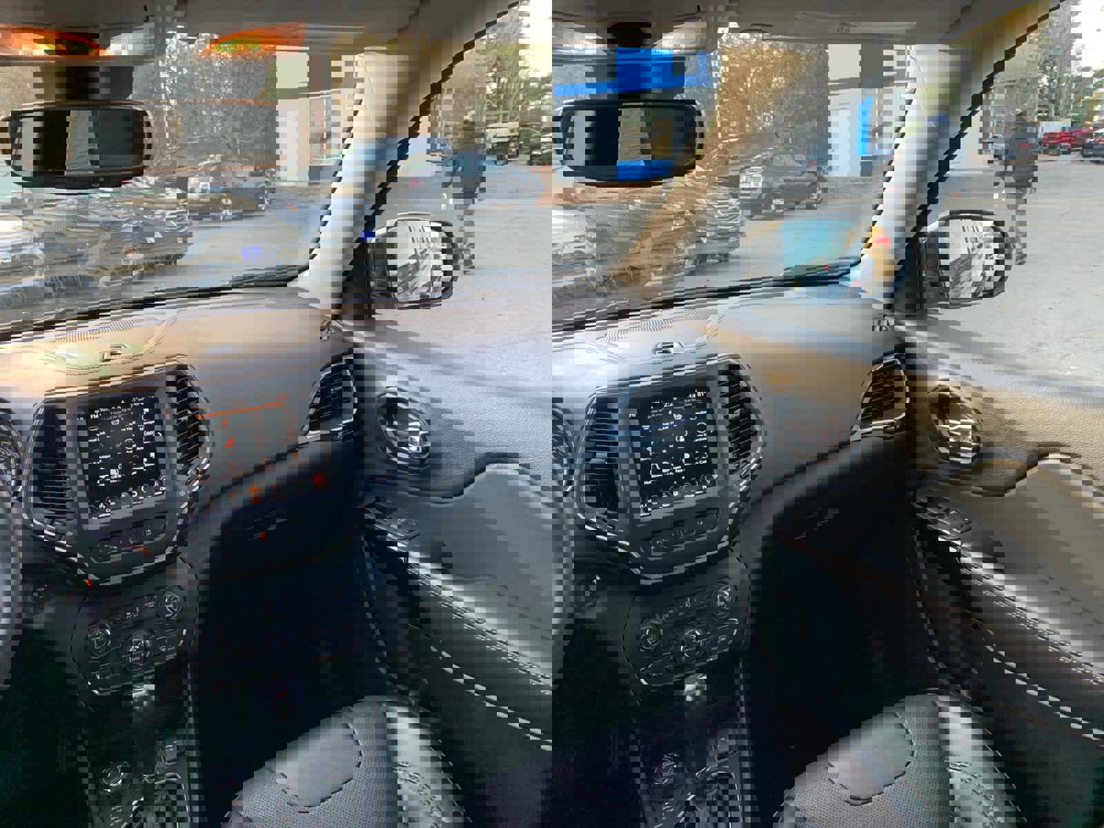 Used 2023 Jeep Cherokee Altitude Lux image 35