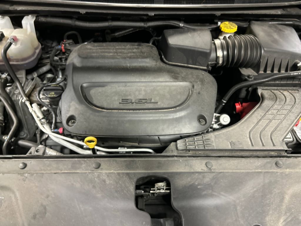 Used 2024 Chrysler Pacifica Touring-L FWD image 27