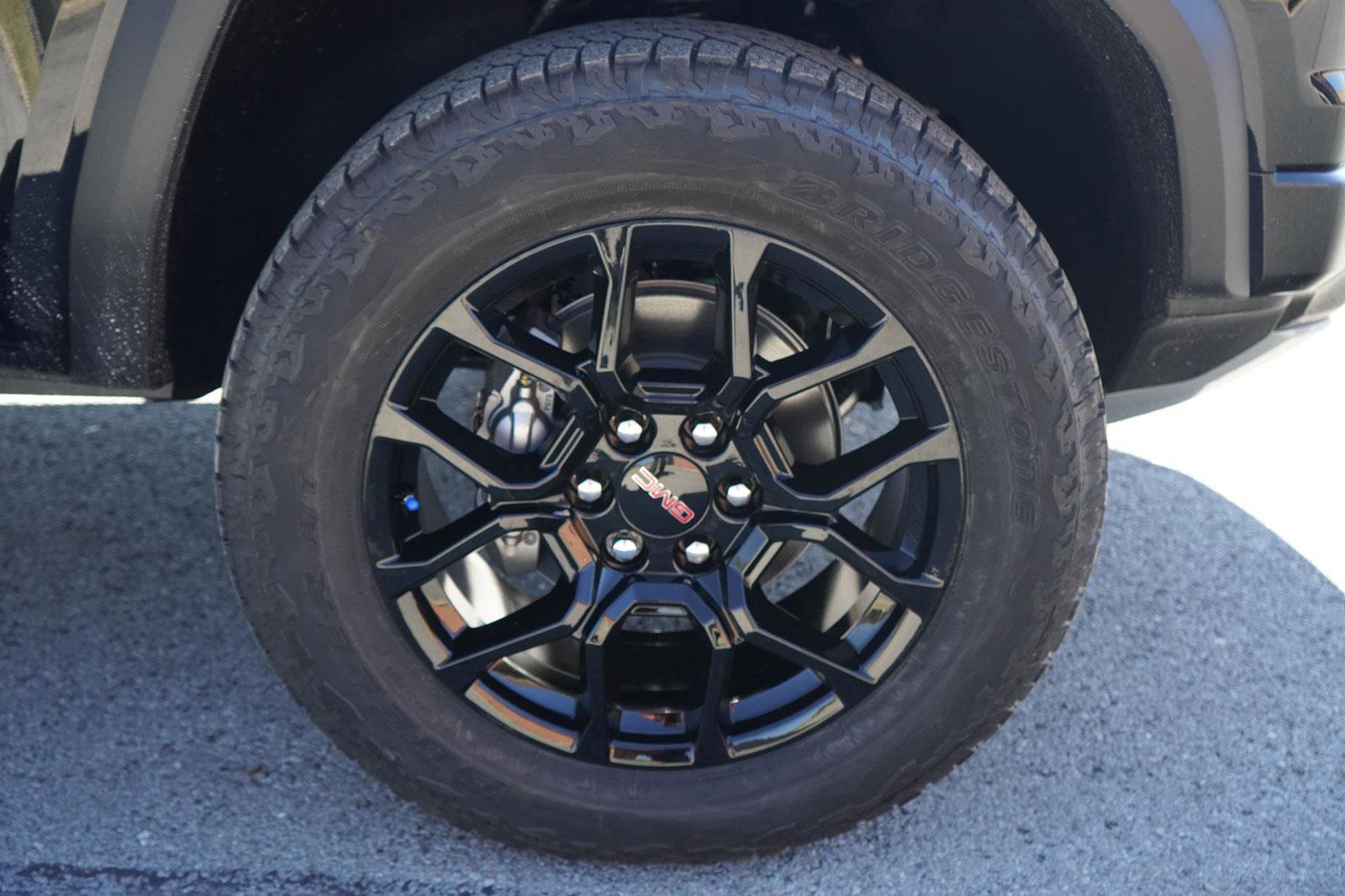 New 2026 GMC Canyon Denali w/ LPO, Denali Black Edition image 13