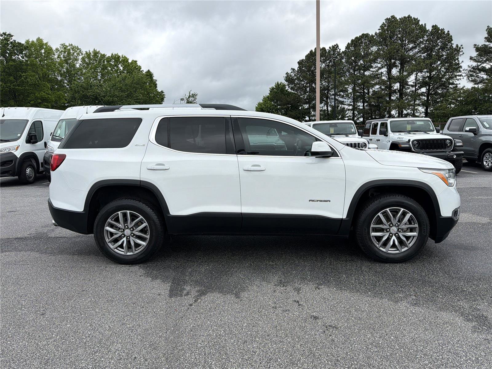 Used 2018 GMC Acadia SLE w/ Driver Alert Package I FWD image 5