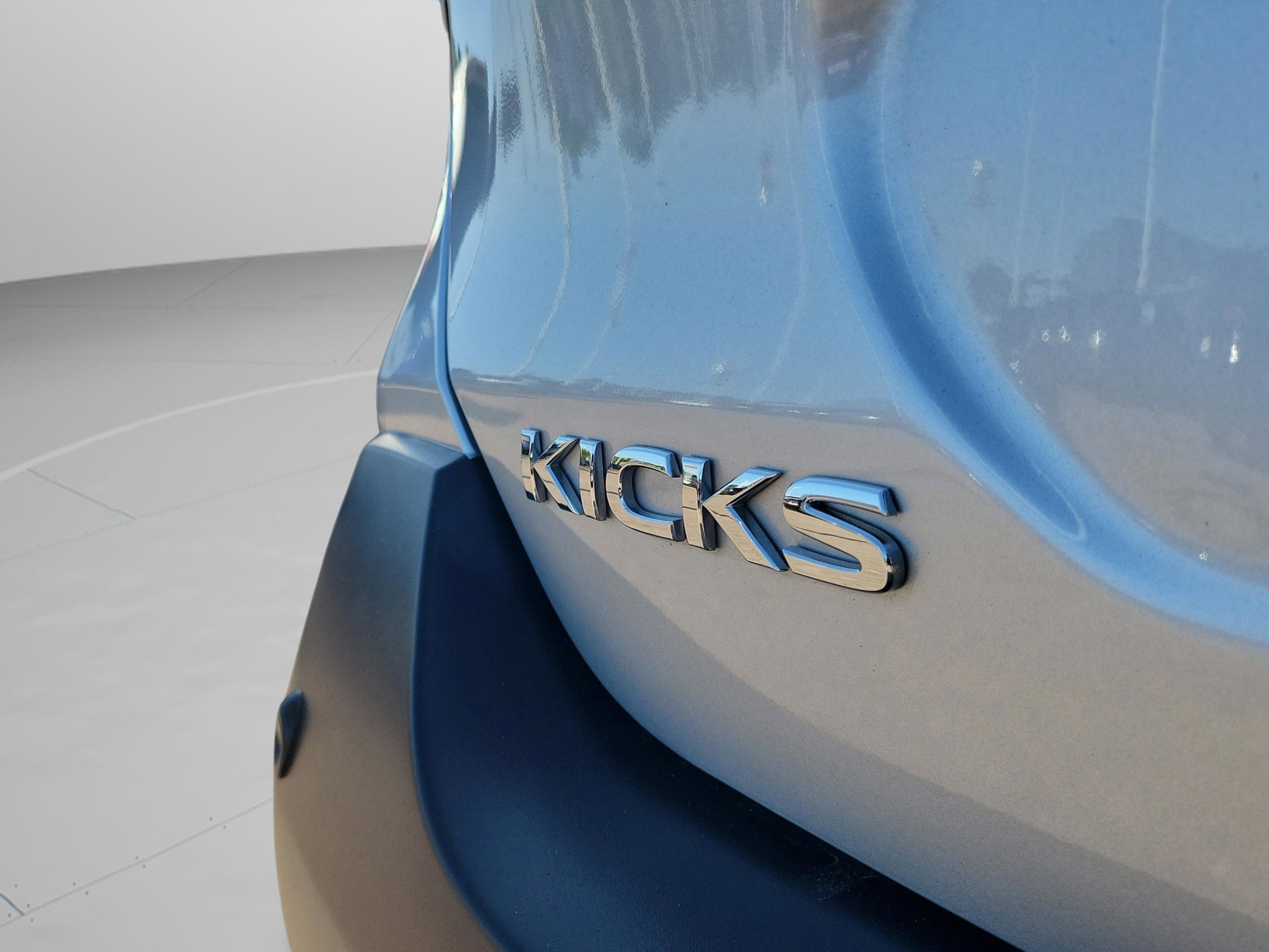 Certified 2020 Nissan Kicks SV image 8
