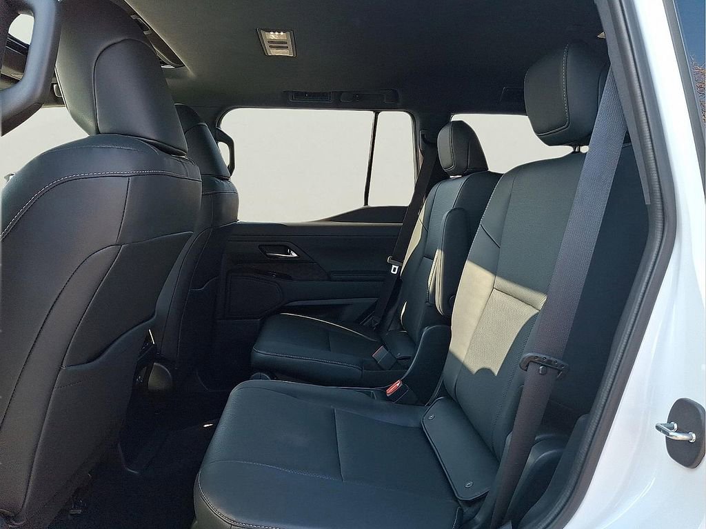 Used 2025 Lexus GX 550 w/ Accessory Package (2T) image 28