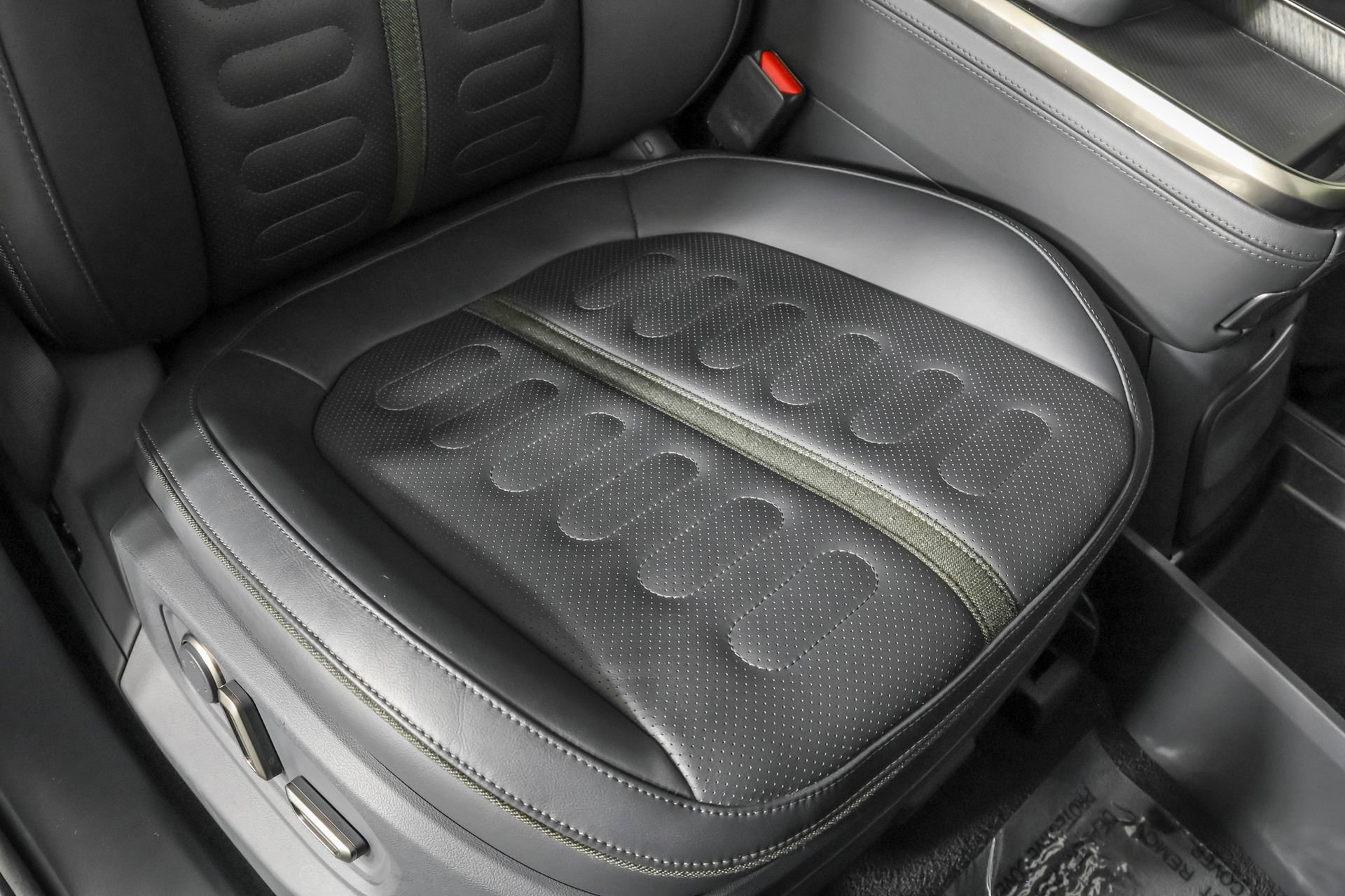 Used 2022 Rivian R1S Launch Edition image 48