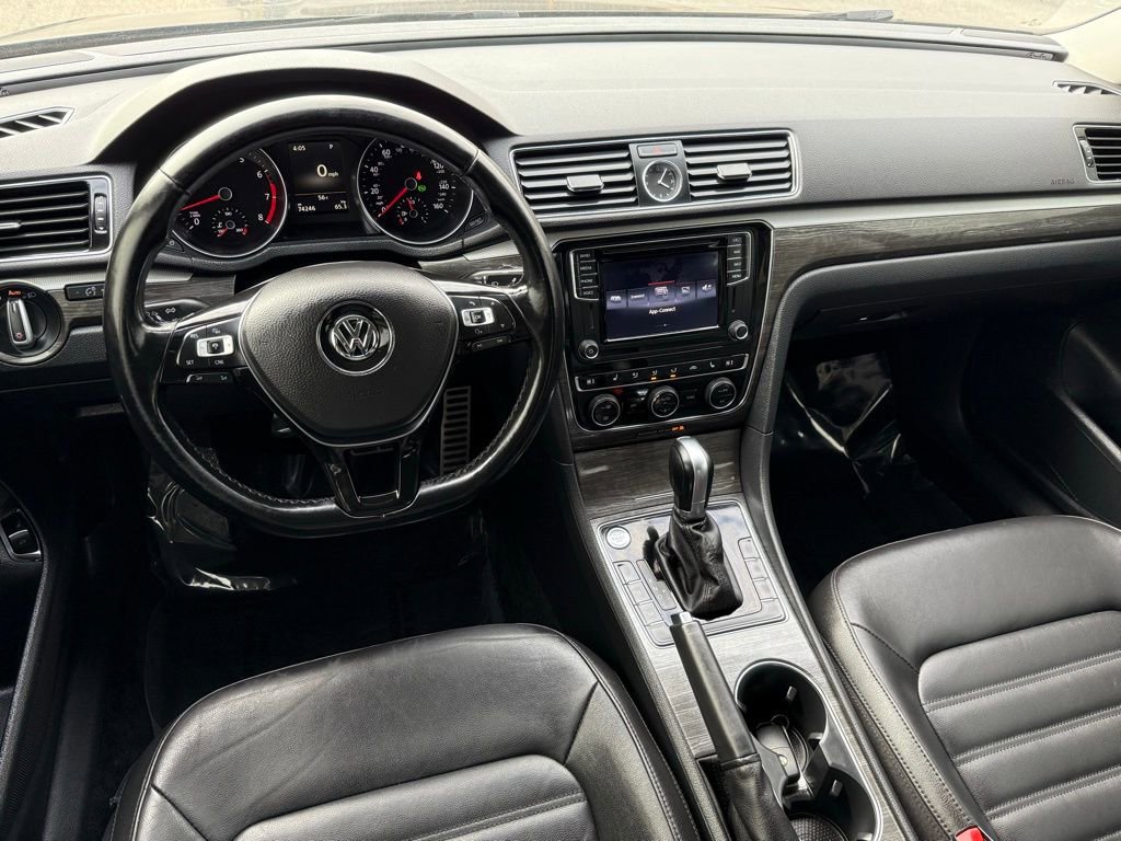 Used 2017 Volkswagen Passat 1.8T SEL Premium image 28