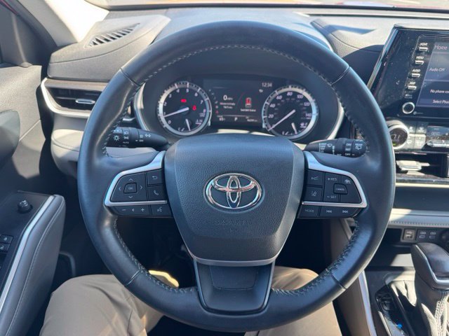 Certified 2022 Toyota Highlander XLE AWD/4WD image 24