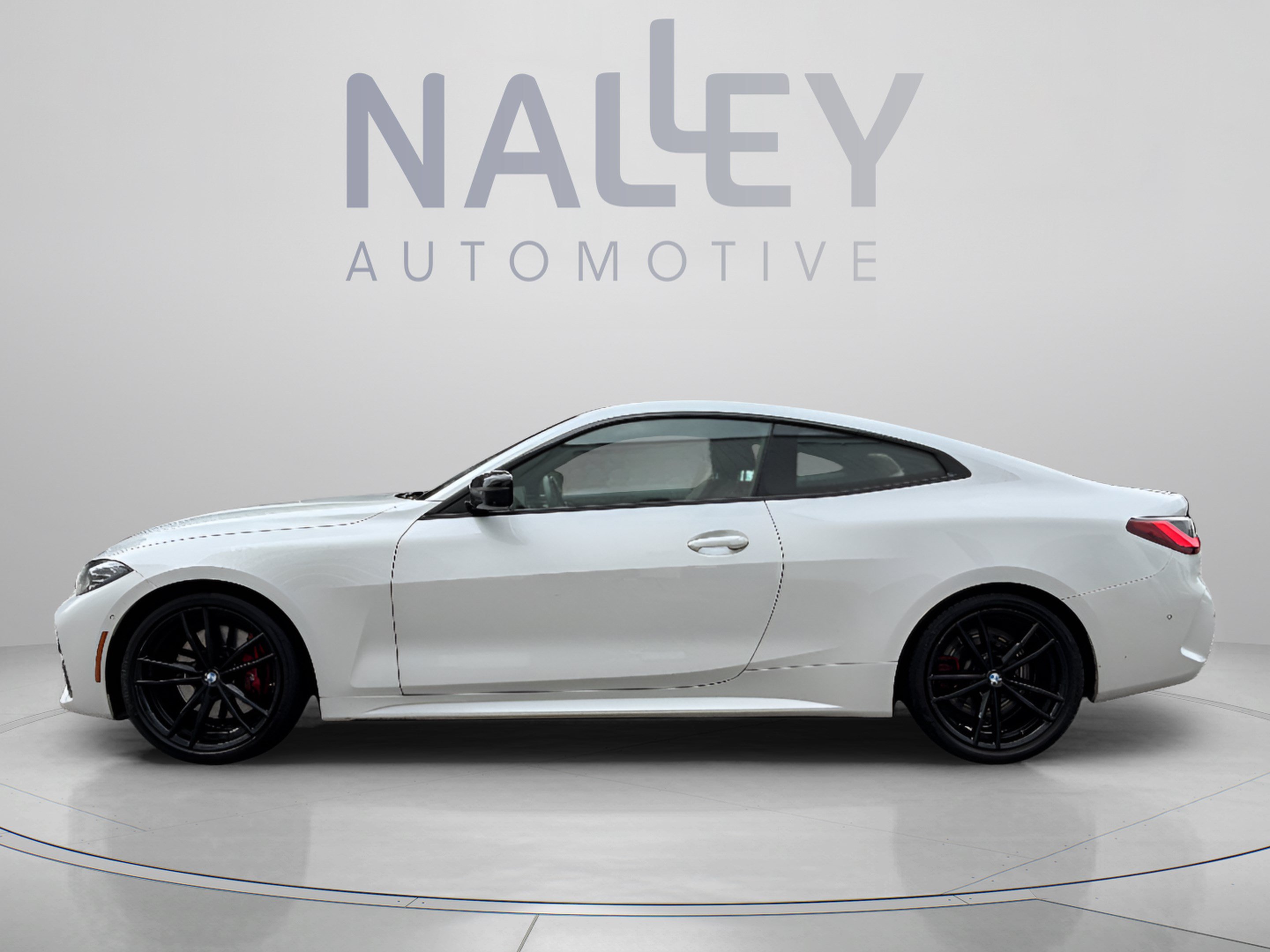 Used 2024 BMW 430i Coupe w/ M Sport Package RWD image 2