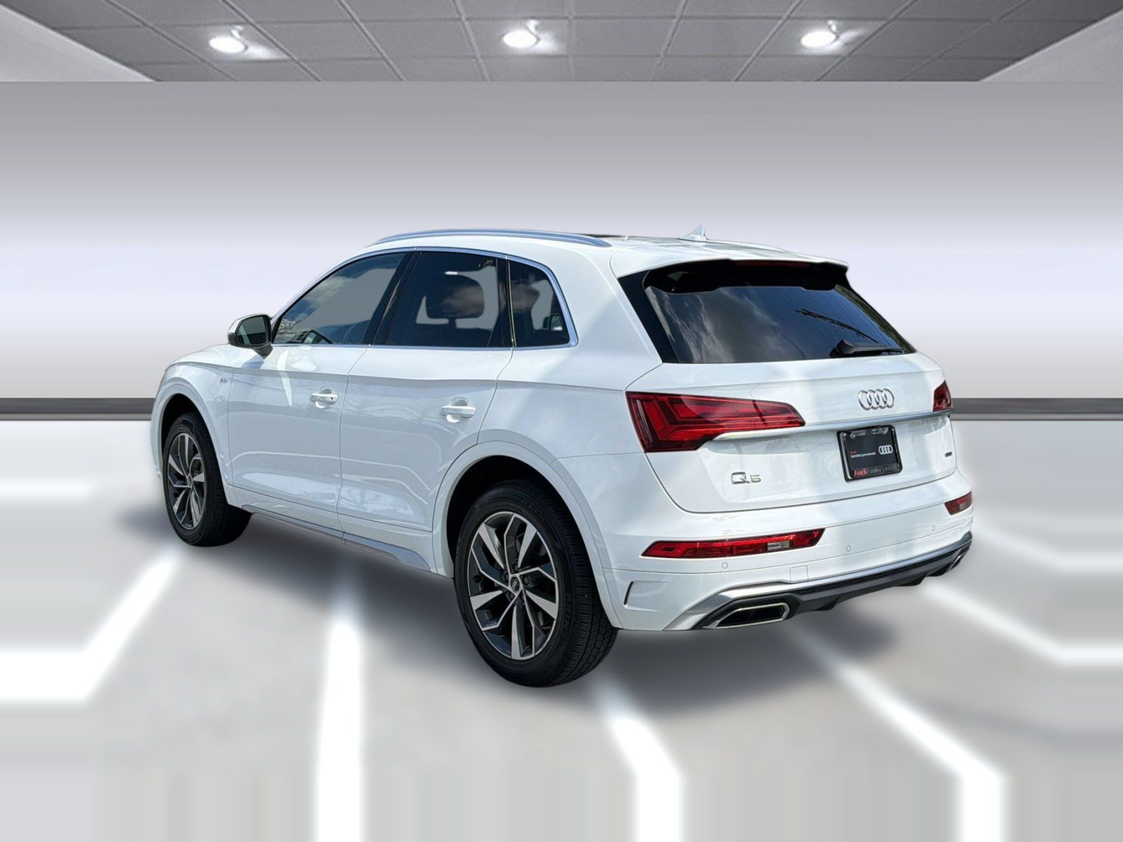 Used 2023 Audi Q5 2.0T Premium Plus w/ Premium Plus Package AWD/4WD image 3