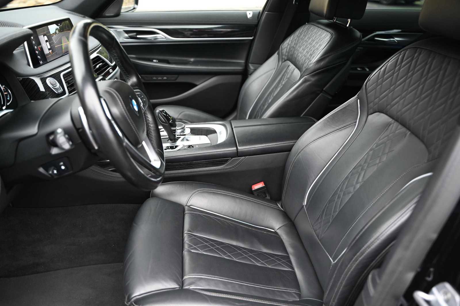 Used 2019 BMW 750i w/ M Sport Package RWD image 13
