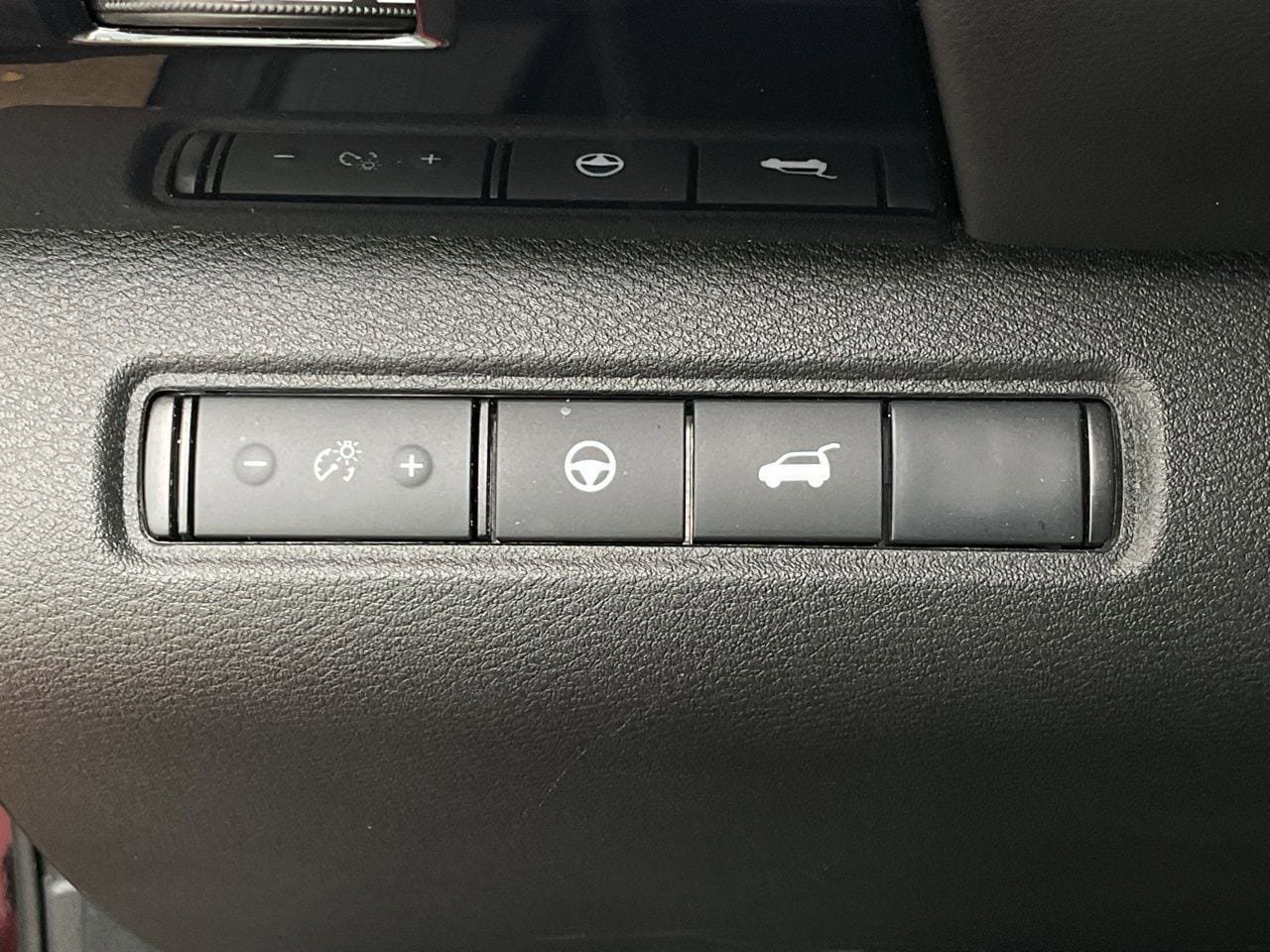 Used 2025 Nissan Pathfinder SV image 27