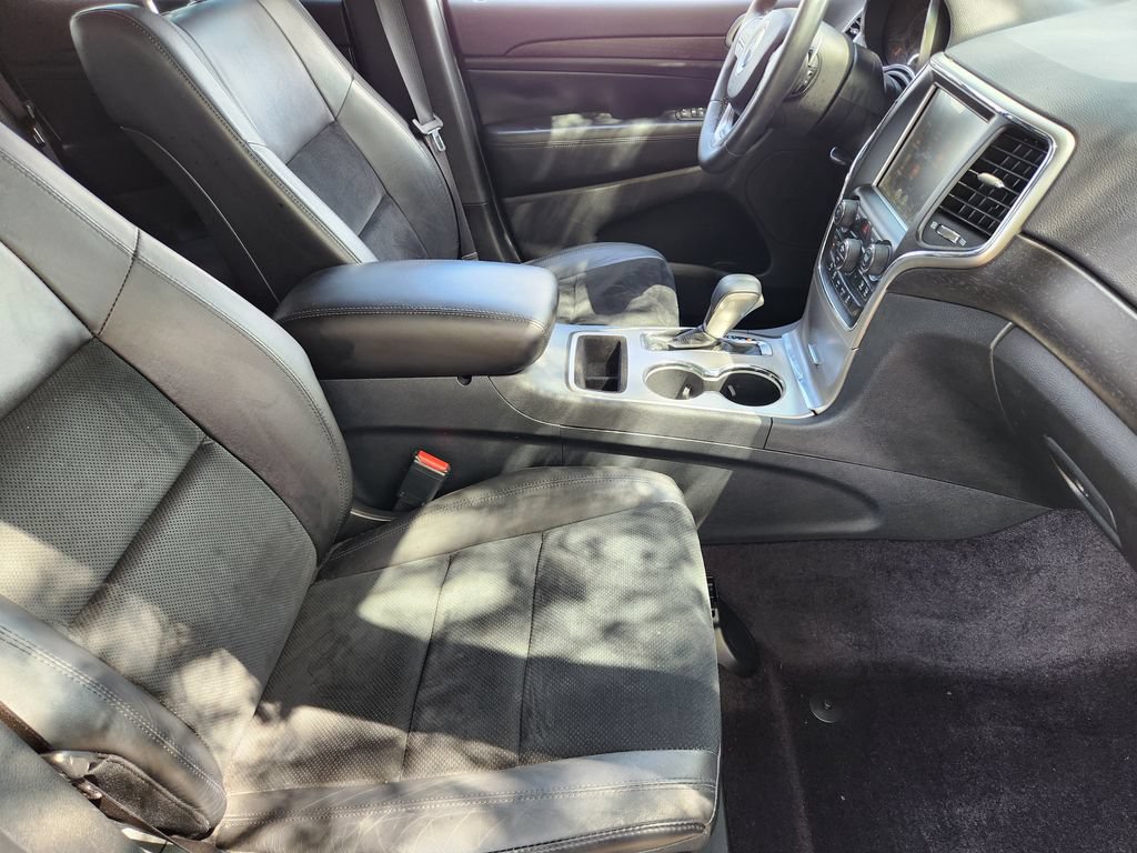 Used 2017 Jeep Grand Cherokee Altitude RWD image 9
