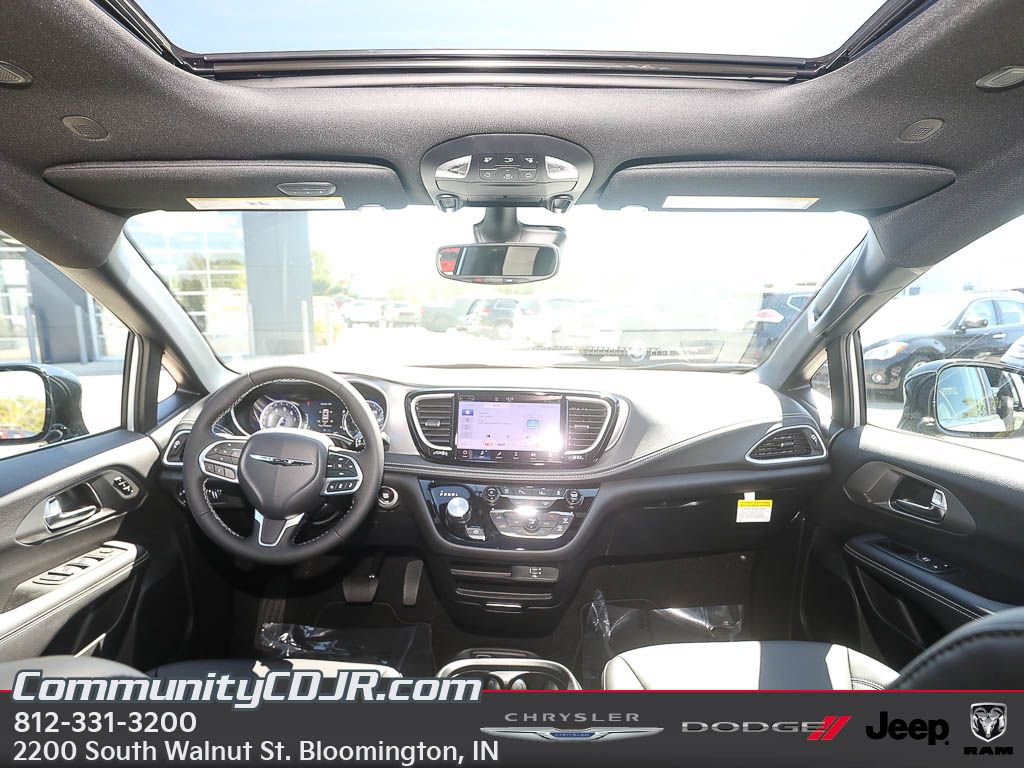 New 2026 Chrysler Pacifica Select image 21