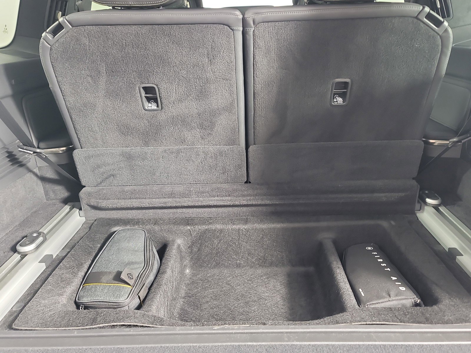 Used 2024 Rivian R1S Adventure image 26