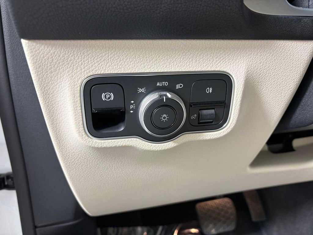 Used 2023 Mercedes-Benz EQB 300 4MATIC image 14