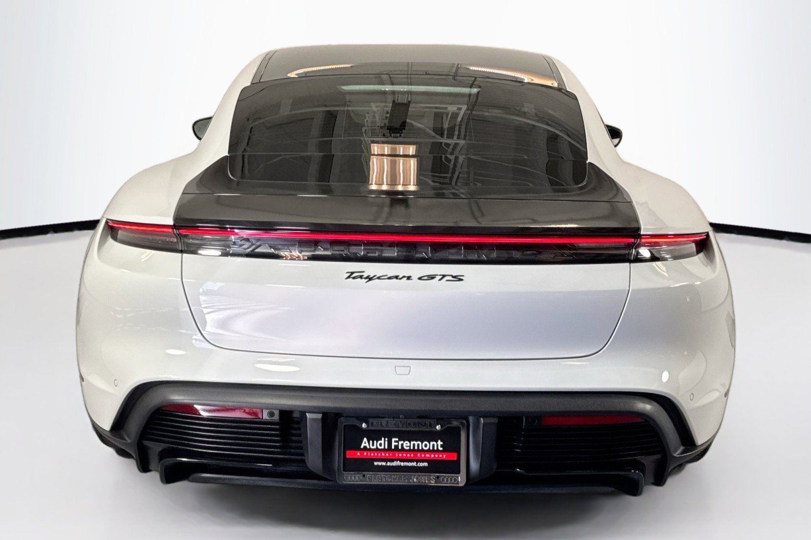 Used 2023 Porsche Taycan GTS image 6