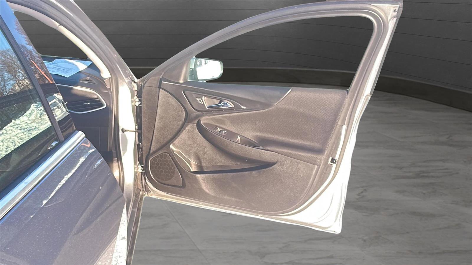 Used 2023 Chevrolet Malibu LT image 23