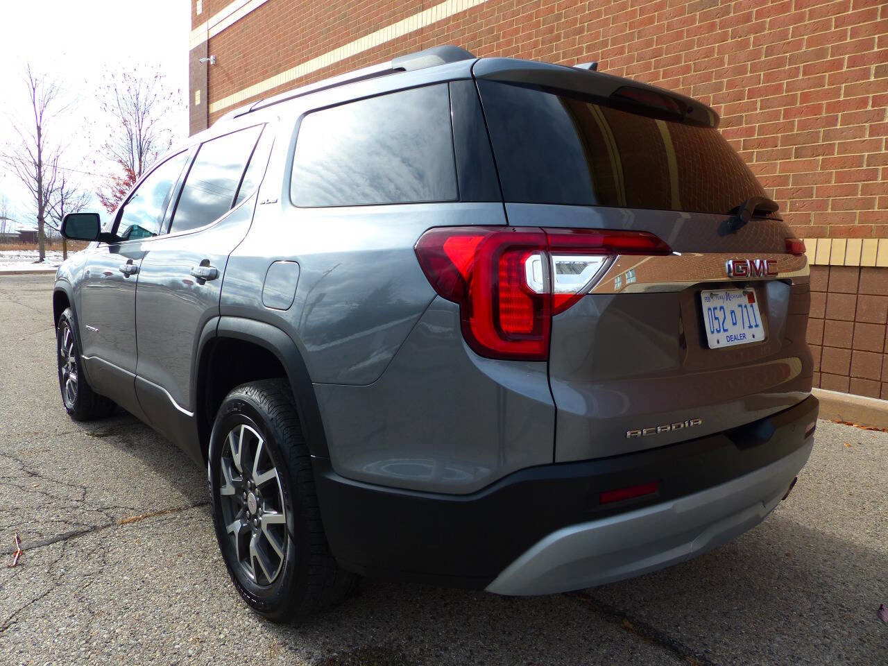 Used 2021 GMC Acadia SLE w/ Driver Convenience Package FWD image 7