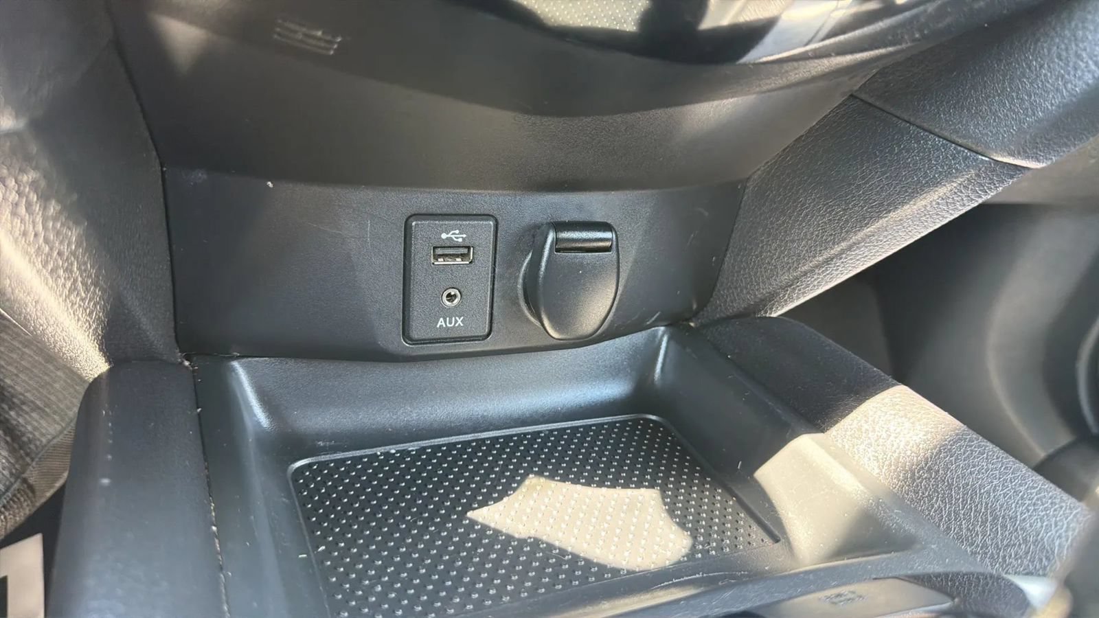 Used 2015 Nissan Rogue SV w/ SV Family Package AWD/4WD image 30