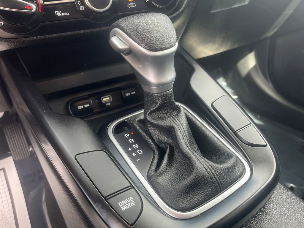 Used 2025 Kia Soul LX w/ LX Technology Package FWD image 34