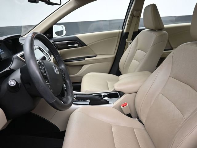 Used 2017 Honda Accord Touring image 17