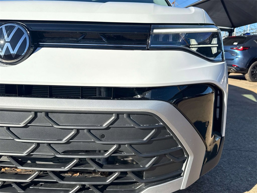 Used 2025 Volkswagen Taos SE image 7