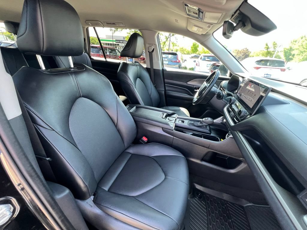 Used 2024 Toyota Grand Highlander AWD image 32