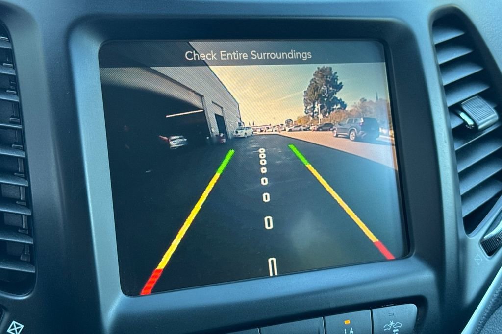 Used 2014 Jeep Cherokee Limited w/ Technology Group image 18