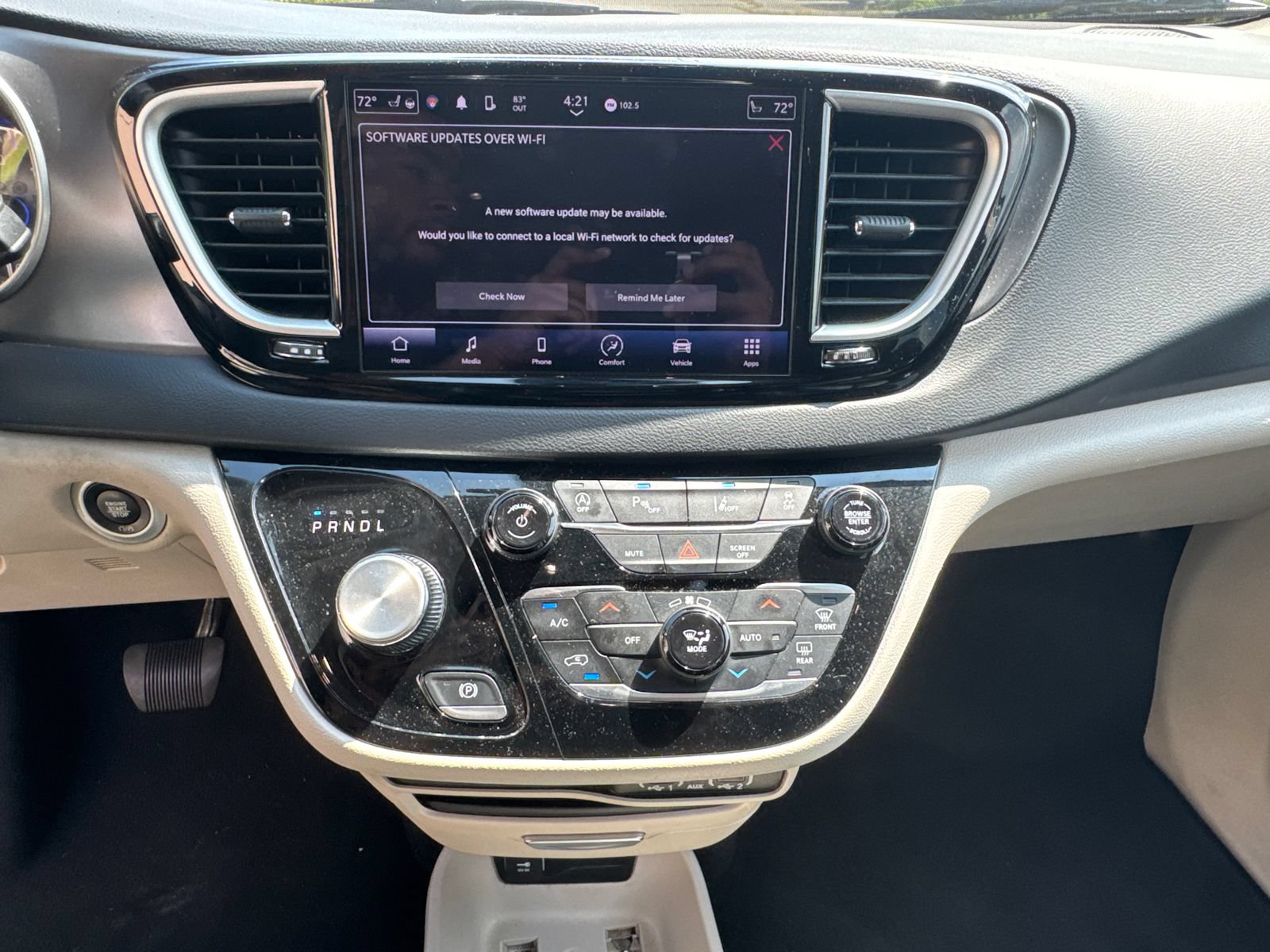 Used 2023 Chrysler Pacifica Touring-L FWD image 25