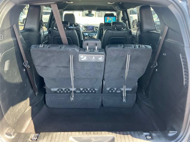Used 2018 Chrysler Pacifica Touring-L Plus w/ S Appearance Package FWD image 12
