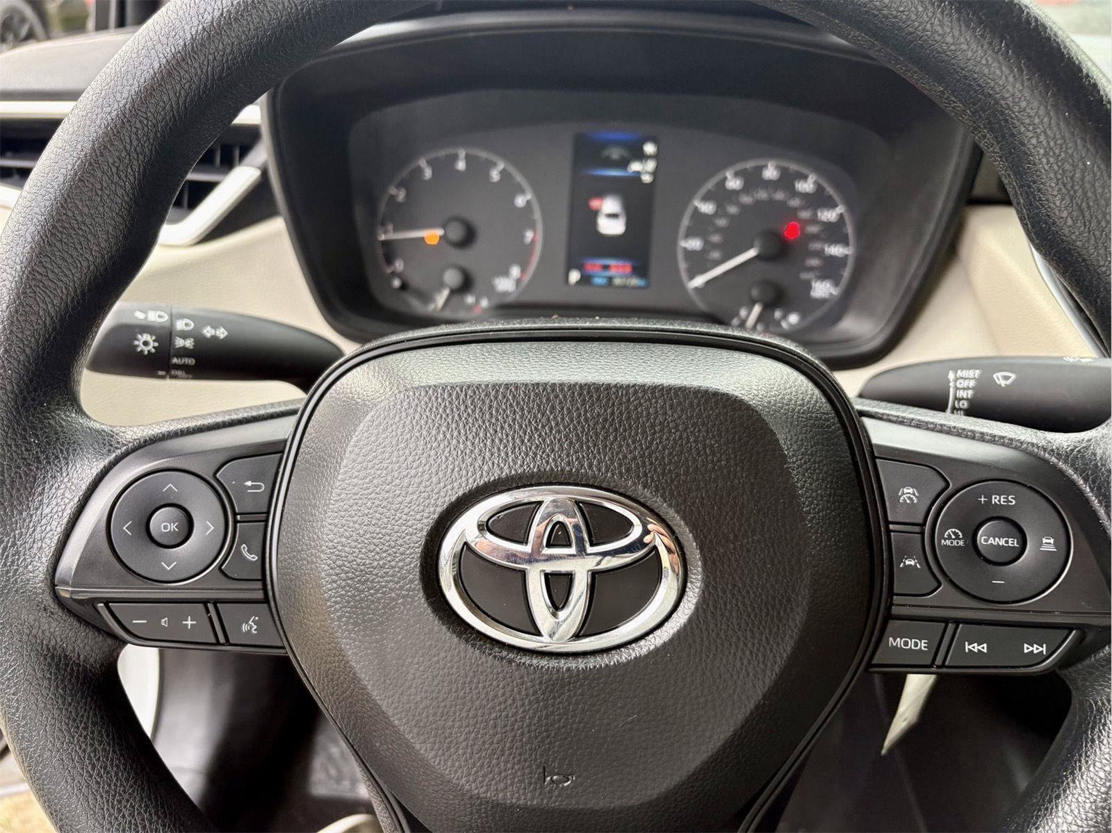 Used 2025 Toyota Corolla LE FWD image 17