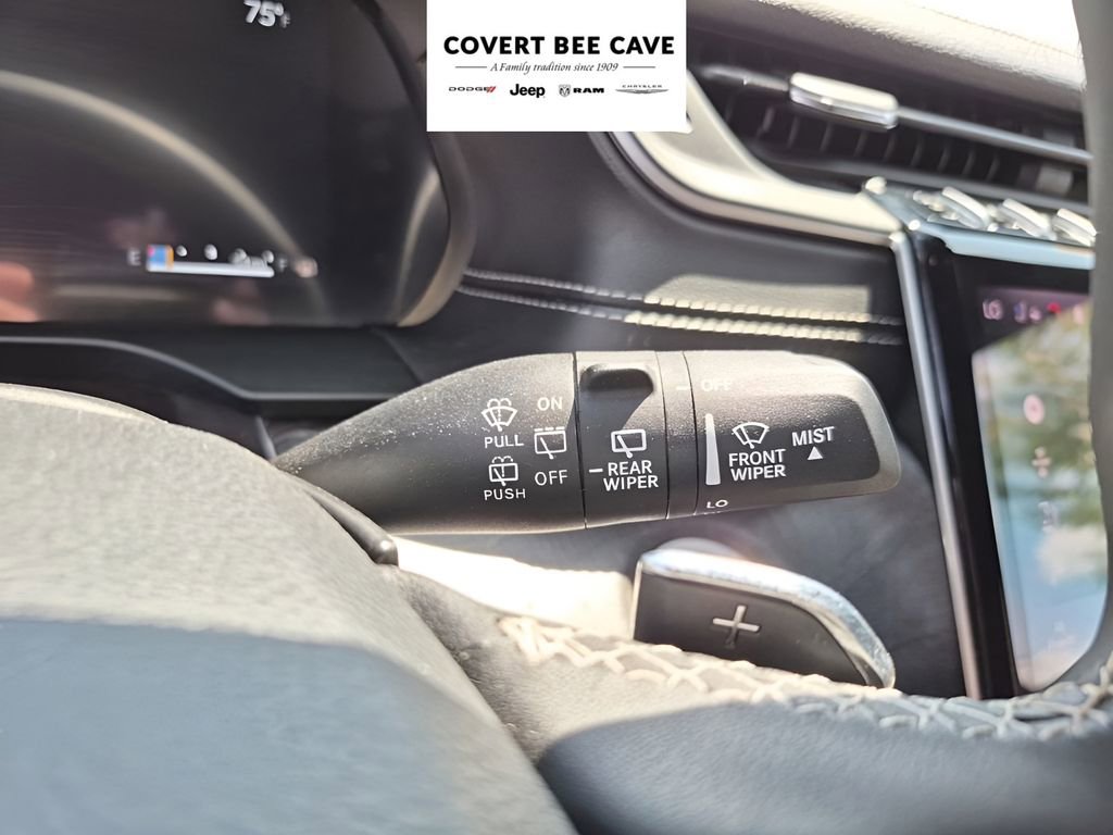 Used 2024 Jeep Grand Cherokee Limited w/ Luxury Tech Group II image 38