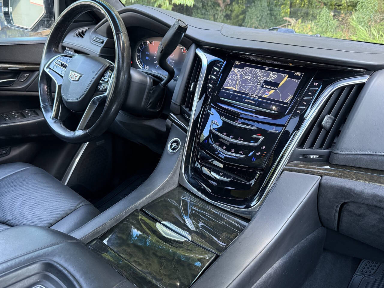 Used 2017 Cadillac Escalade ESV Platinum AWD/4WD image 19